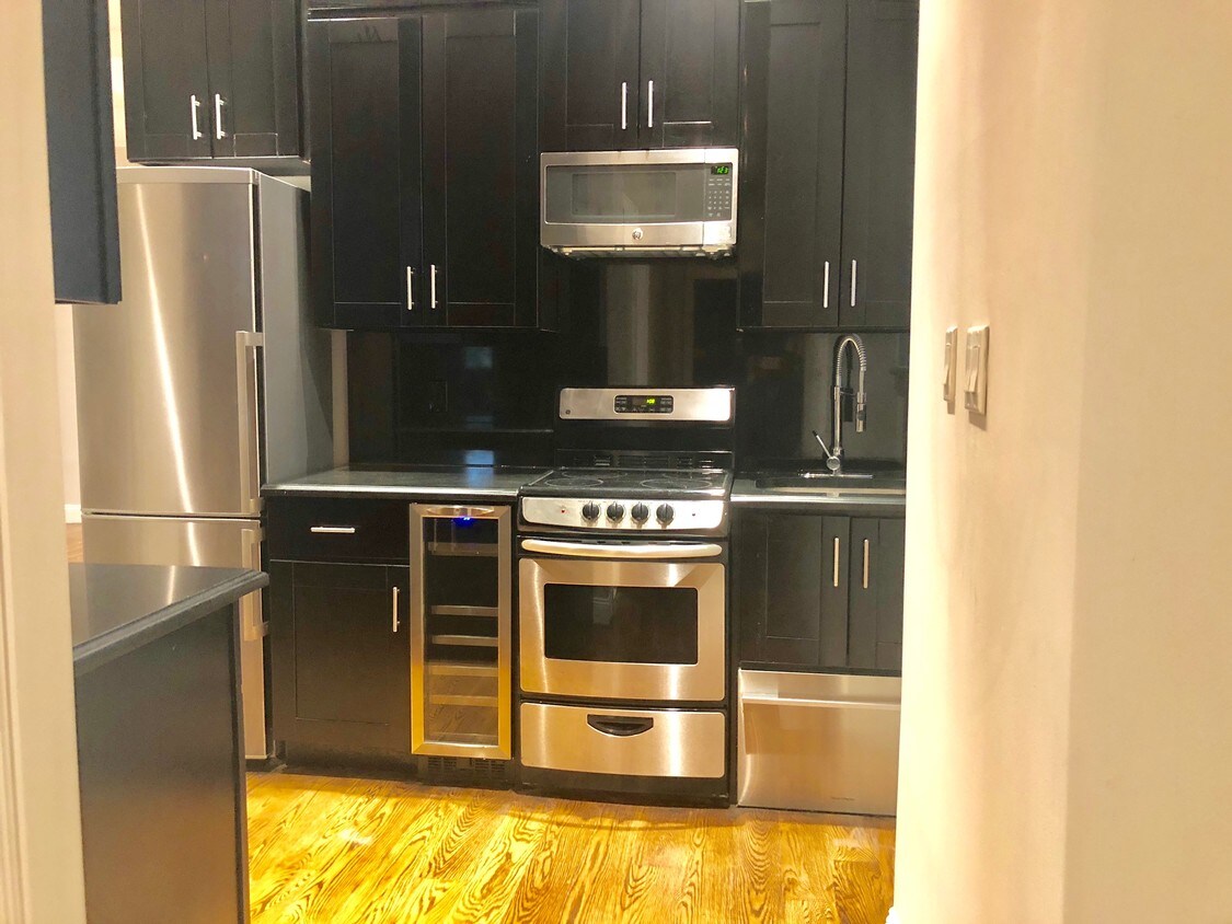 kitchen - microwave; dishwasher; wine cooler - 427 W 53rd St