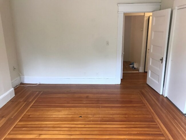 Foto del edificio - 9/1 Coolidge Corner 3BR (2 split) with heat included, balcony, No Fee!