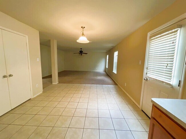 Foto del edificio - 1806 Emerald Pathway Dr