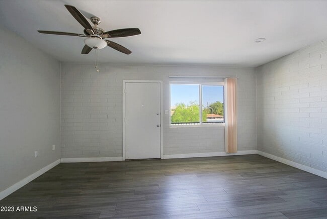 Building Photo - 3219 E Earll Dr