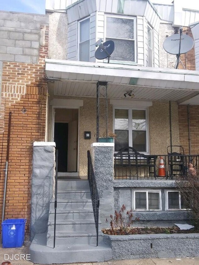Primary Photo - 6037 Pine St