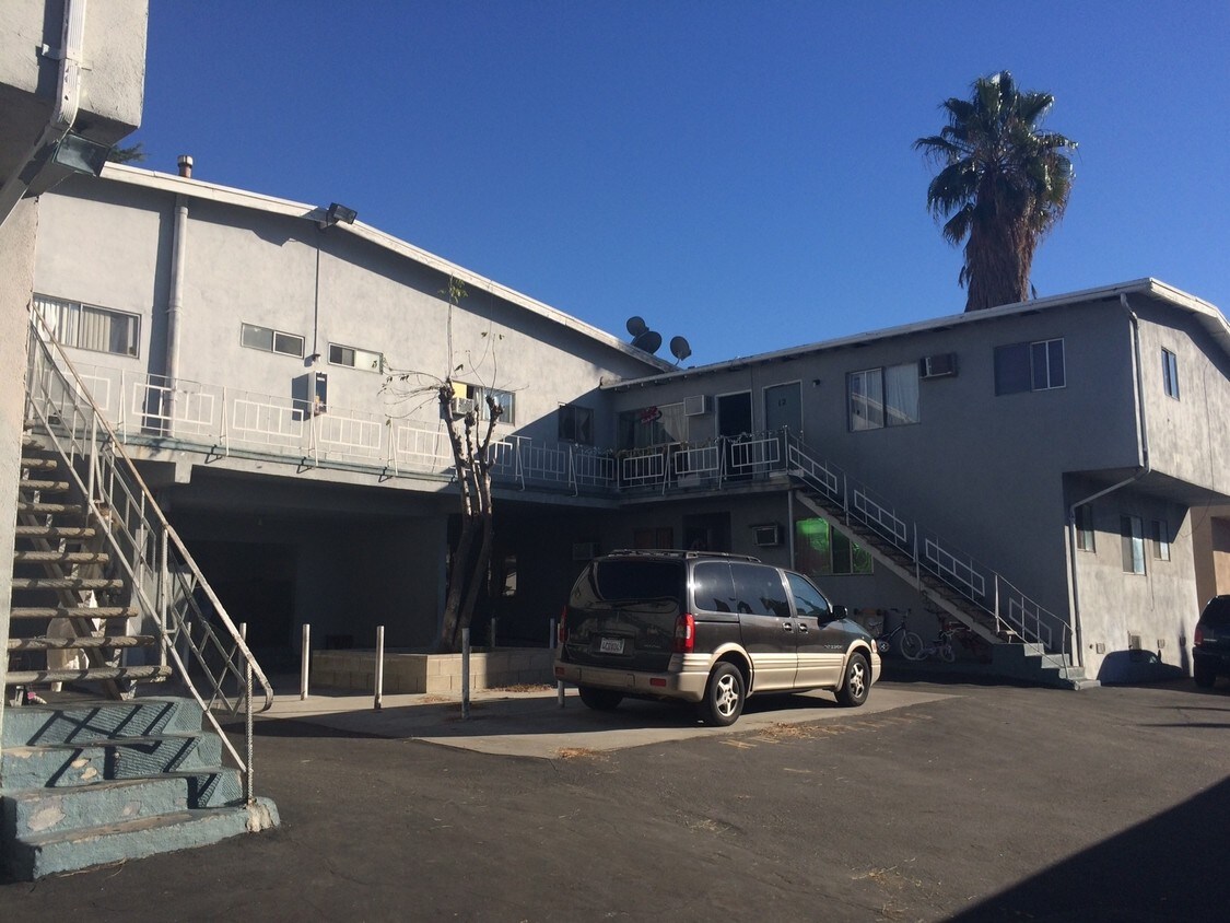 Foto del edificio - 10419 Mount Gleason Ave