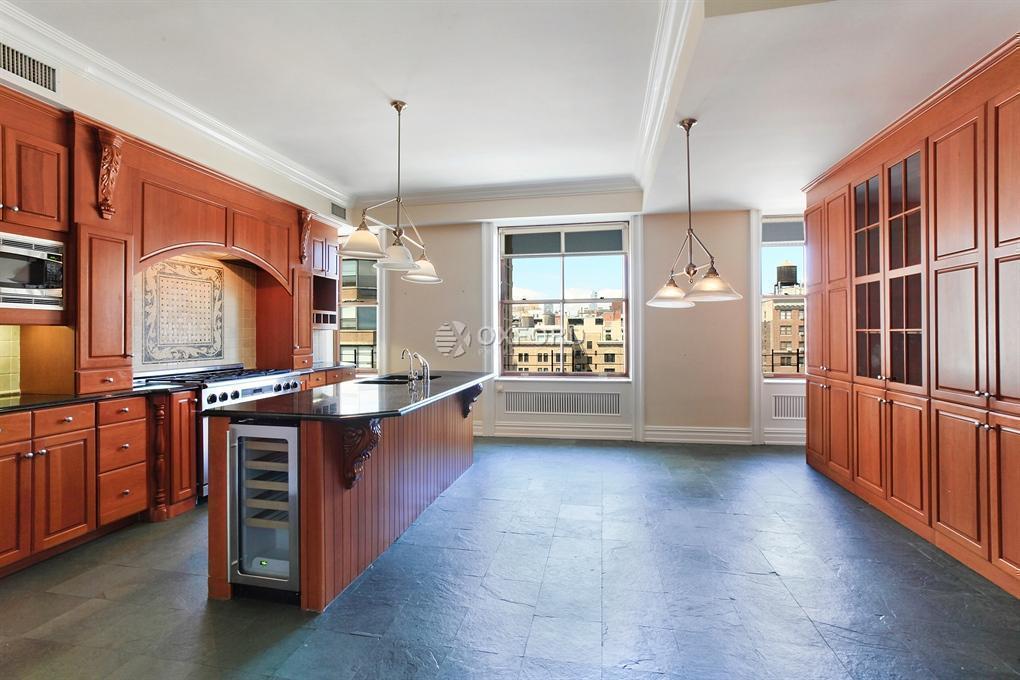 Building Photo - 1071 Park Ave