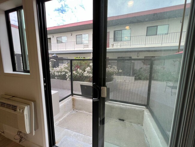 Foto del edificio - 3510 Clarington Ave