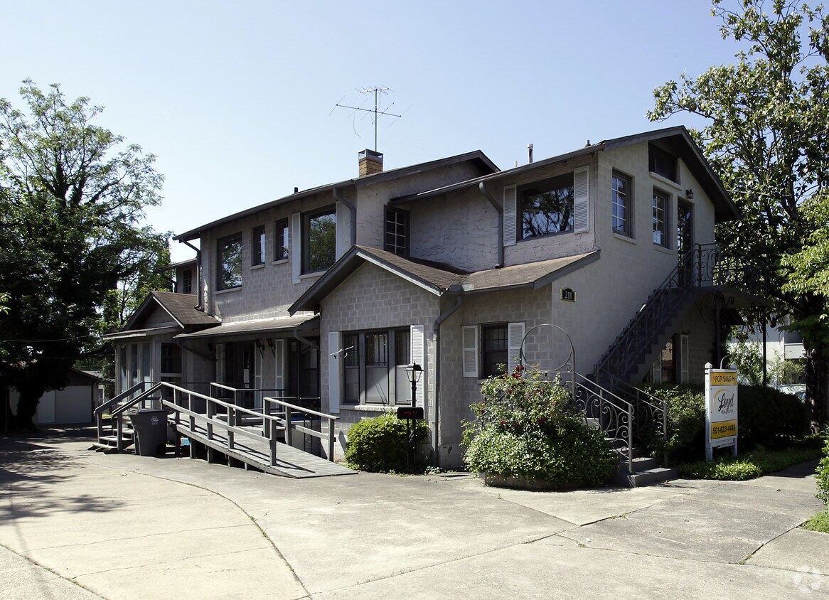 Primary Photo - 211 Woodbine St