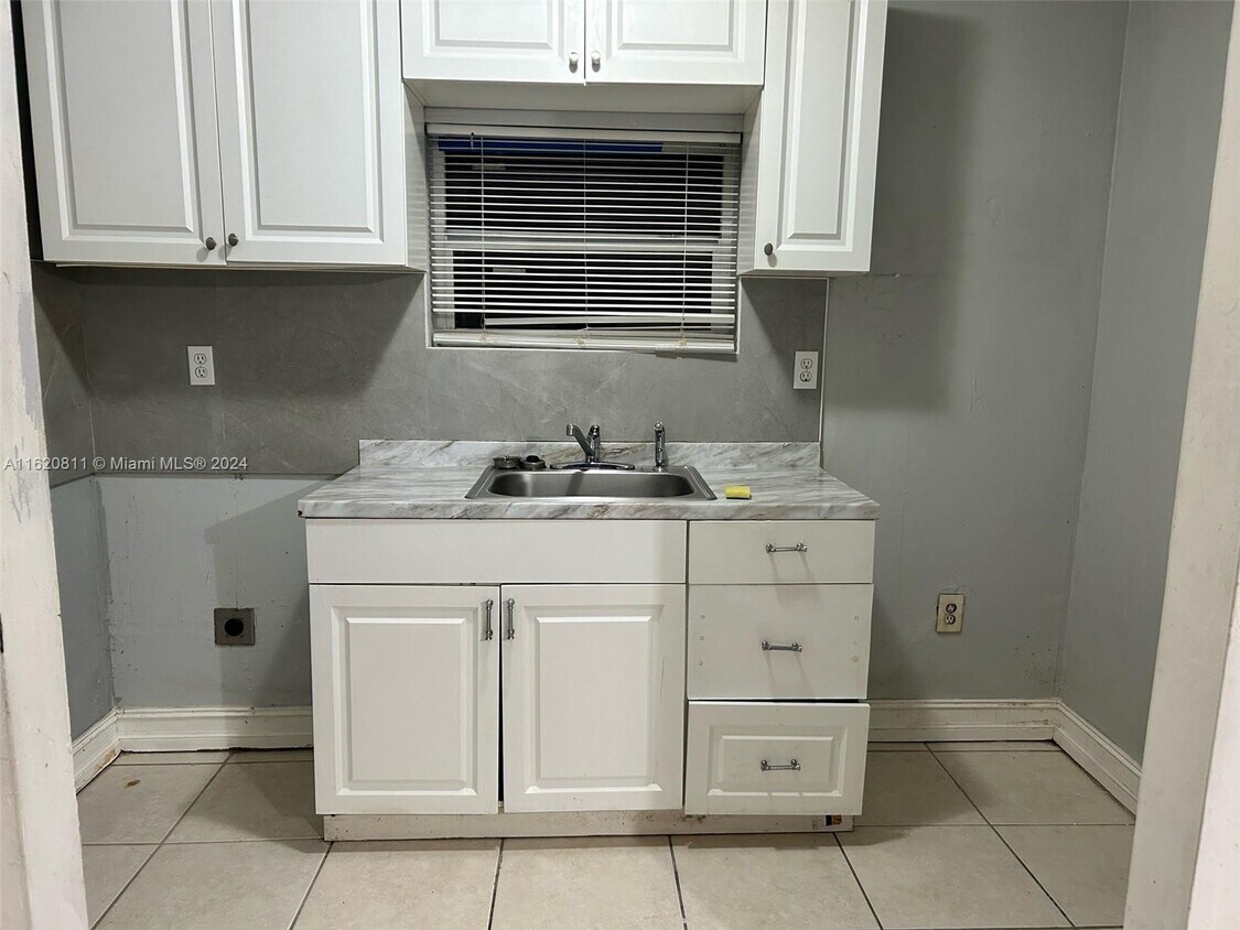 Foto del edificio - 390 NE 162nd St