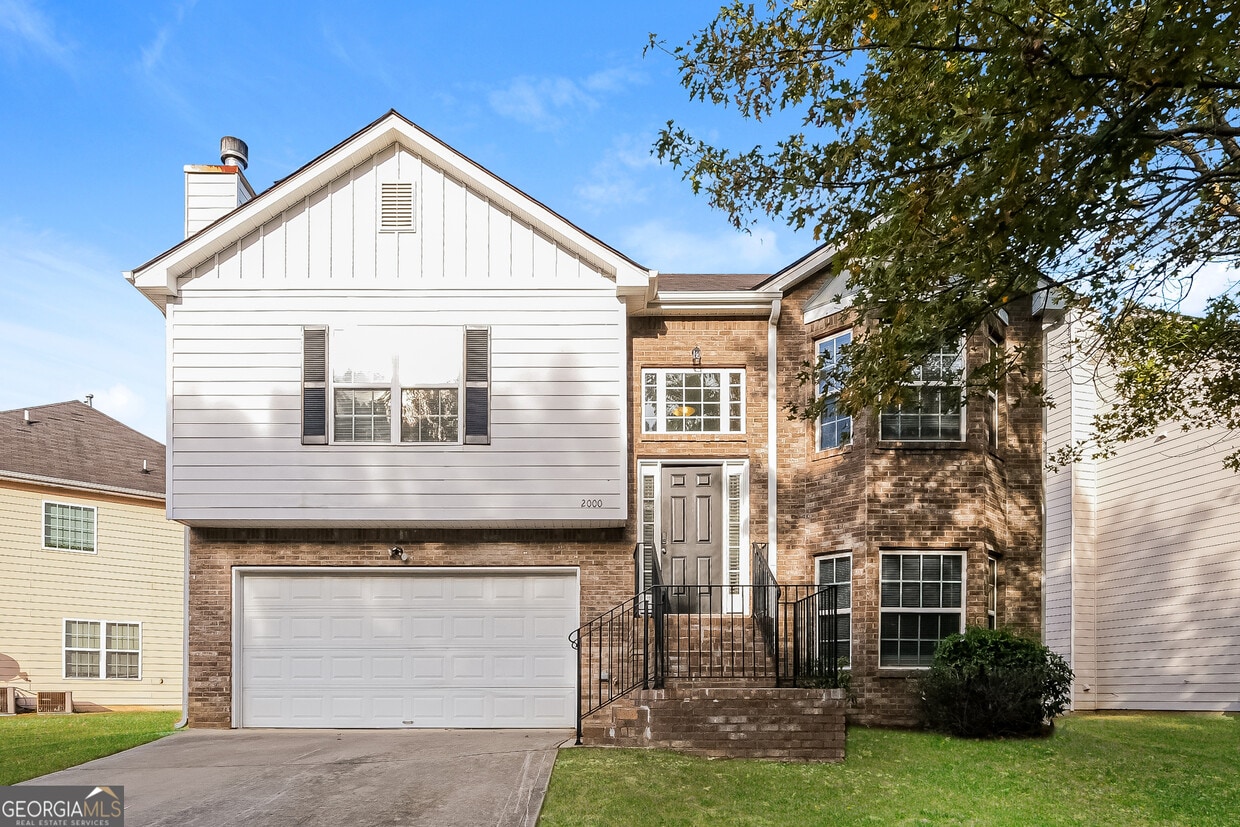 Primary Photo - 2000 Redwood Trace