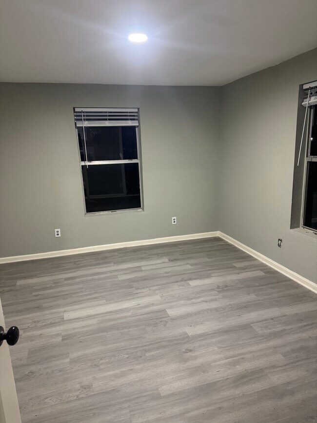 Foto del edificio - 105 N Avenue D