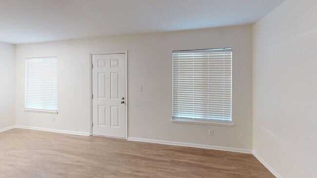 Foto del edificio - RARE & Beautiful 3 Bed 2 Bath with Tons of...