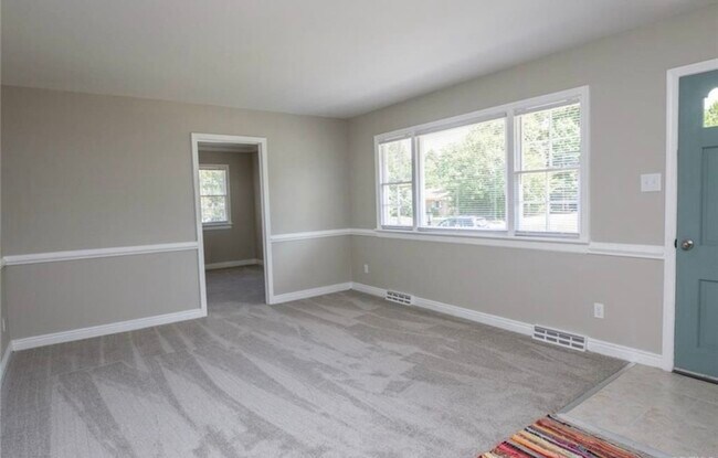 Building Photo - 10210 Hollyberry Dr