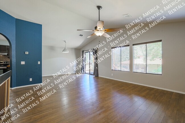 Foto del edificio - Stunning 3 Bed/2 Bath home on a beautifull...