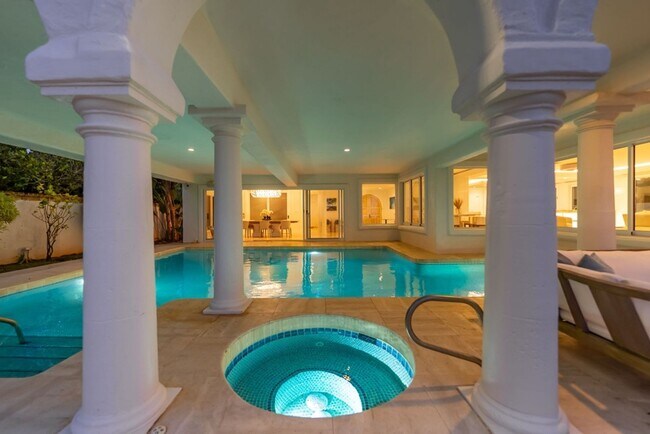 Foto del edificio - Premier Beachfront Home | Pool, Lanai, Attached Studio & Ocean Views