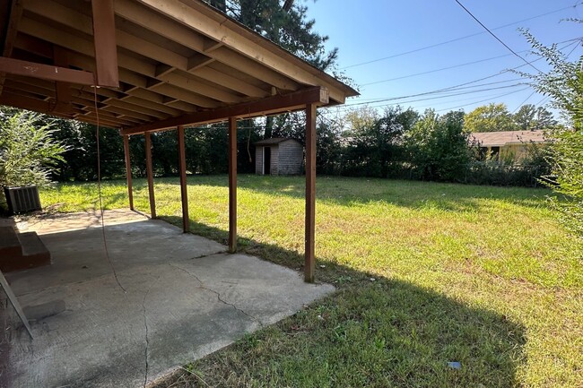 Building Photo - 1006 Towering Oaks Dr