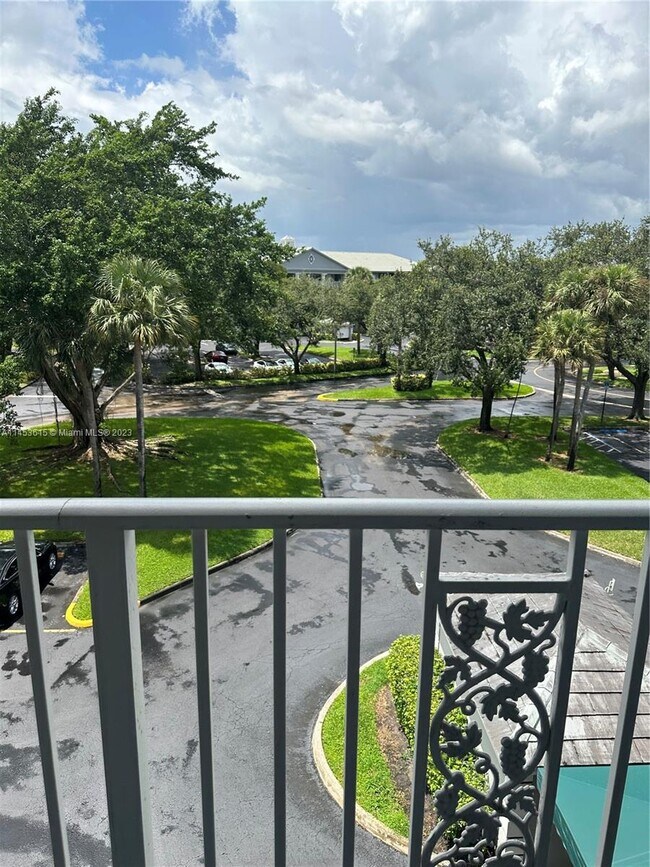 Foto del edificio - 1516 Whitehall Dr