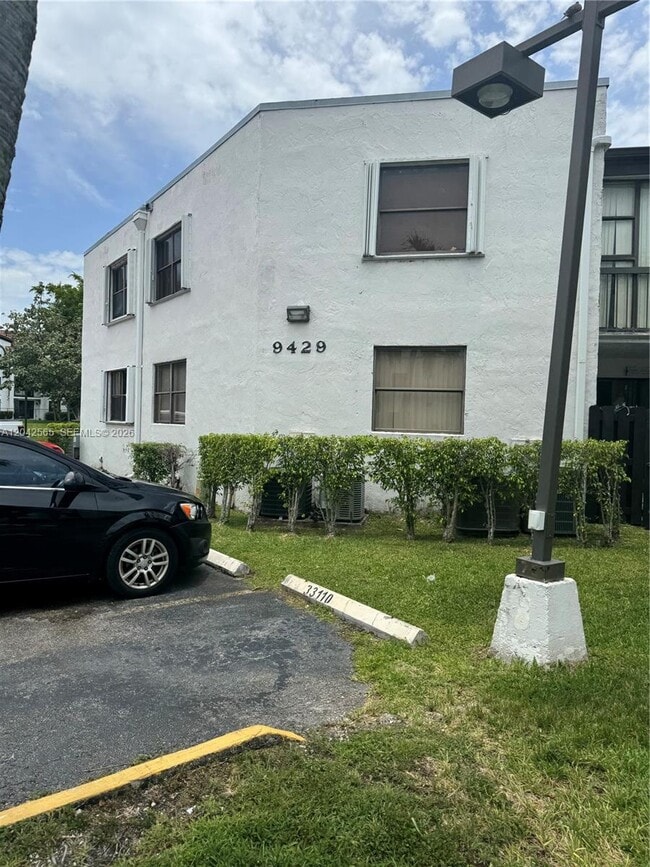 Foto del edificio - 9429 Fontainebleau Blvd