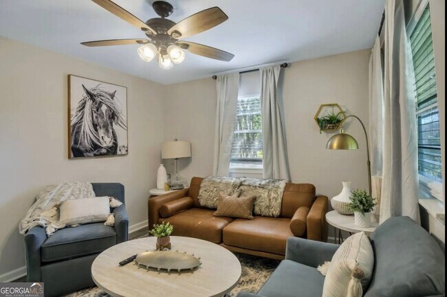 Building Photo - 50 Oak St