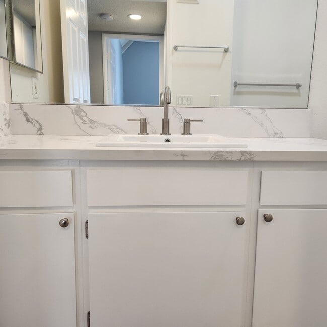 Building Photo - The Willows Apartments