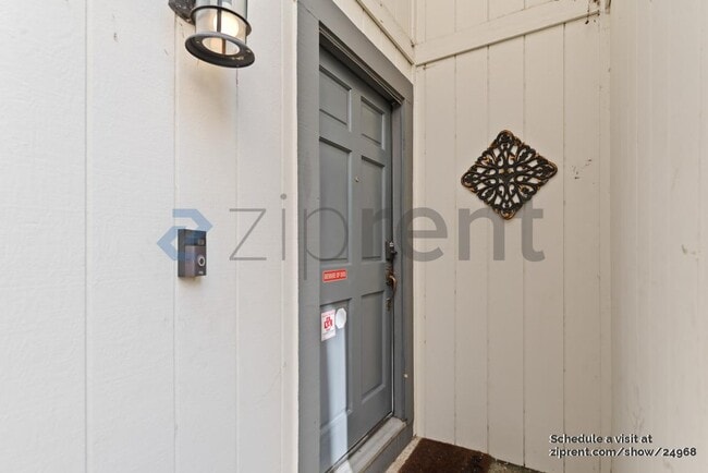 Building Photo - 7472 Tulare Hill Ln