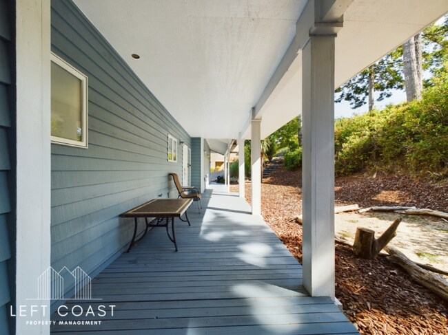 Building Photo - 3614 NW Shore View Loop