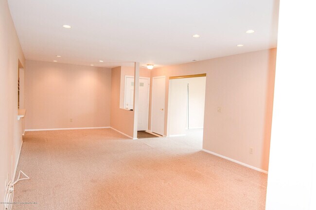 Building Photo - 506 Harding Rd