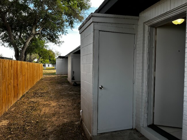 Foto del edificio - 220 S 25th Ave