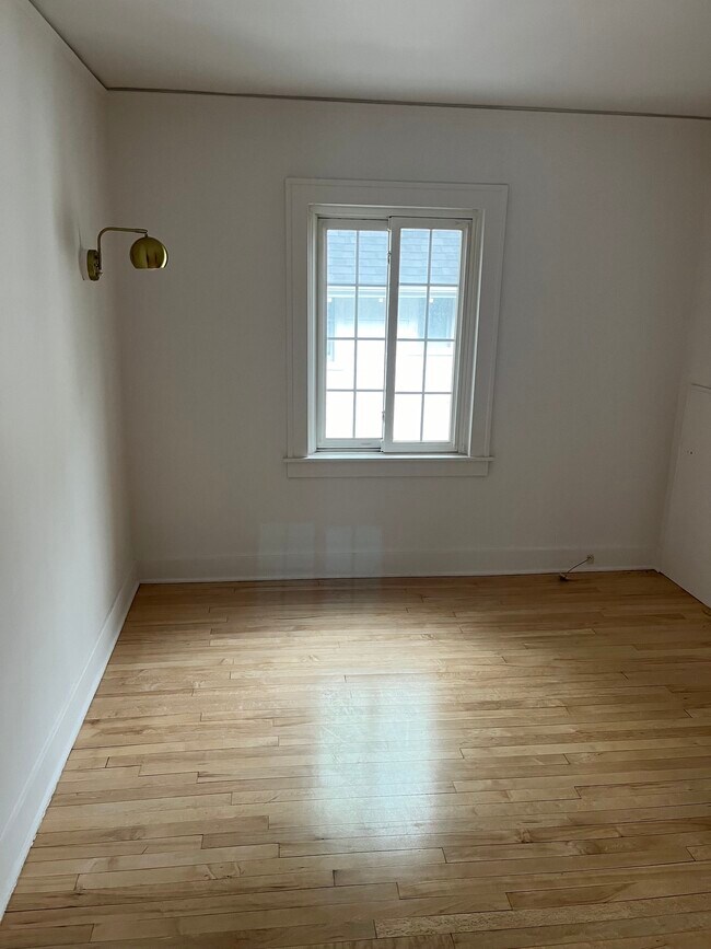 Bedroom 1 - 1324 Wells St