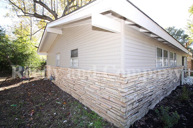 Building Photo - 2255 Pueblo Ave