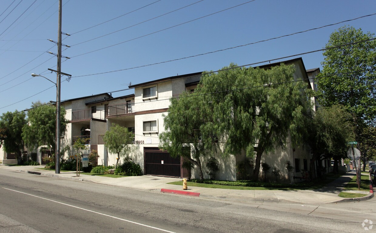 Building Photo - 15903 Prairie Ave