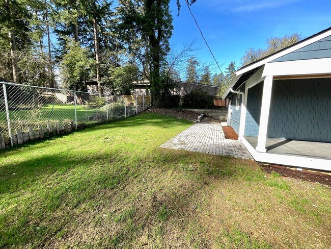 Foto del edificio - Charming Beach Cottage Near American Lake ...