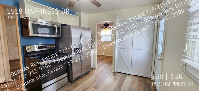 Building Photo - 1519 Happiness Dr