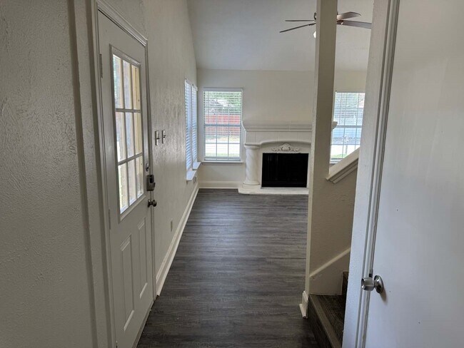 Building Photo - 7509 Creekfall Dr