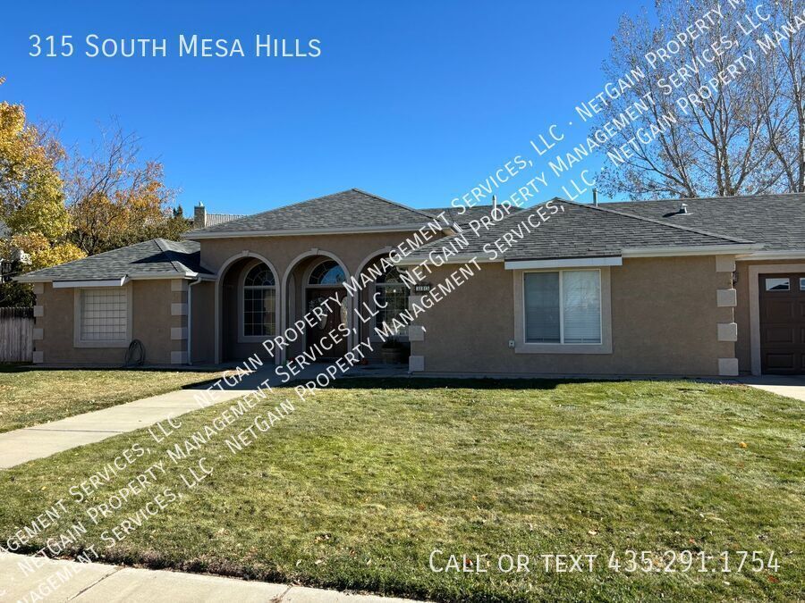 Primary Photo - 3 Bedroom Home on Mesa Hills