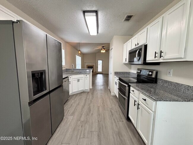 Foto del edificio - 1613 Teaberry Dr