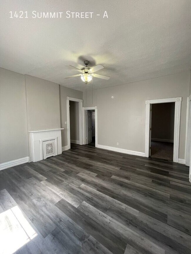 Building Photo - Very Spacious 3 Bed Apartment Close to OSU...