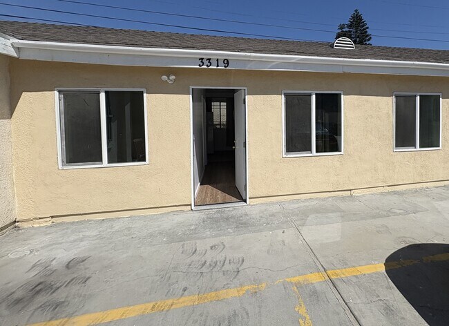 Frente de la unidad - 3321 W 63rd St