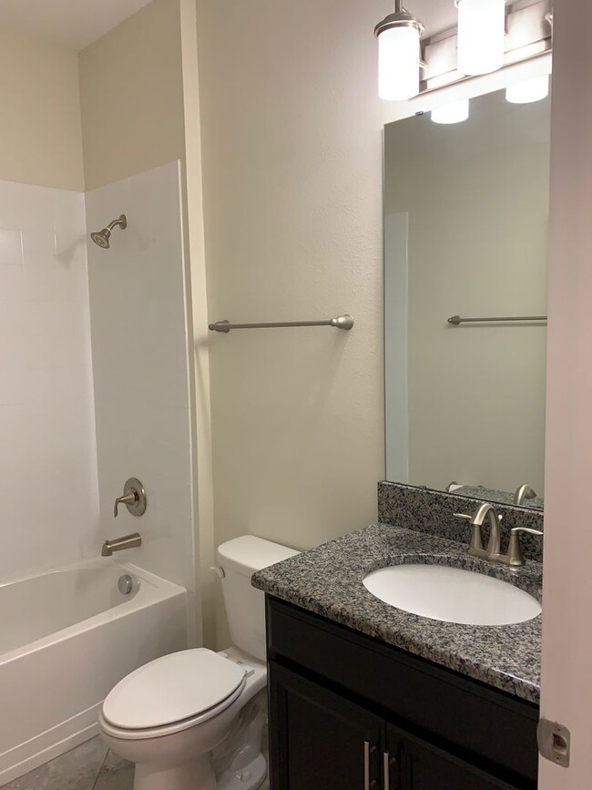 Foto del edificio - 4 bedroom 3 bathroom in Davenport