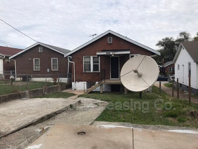Building Photo - 4848 Calvin Ave