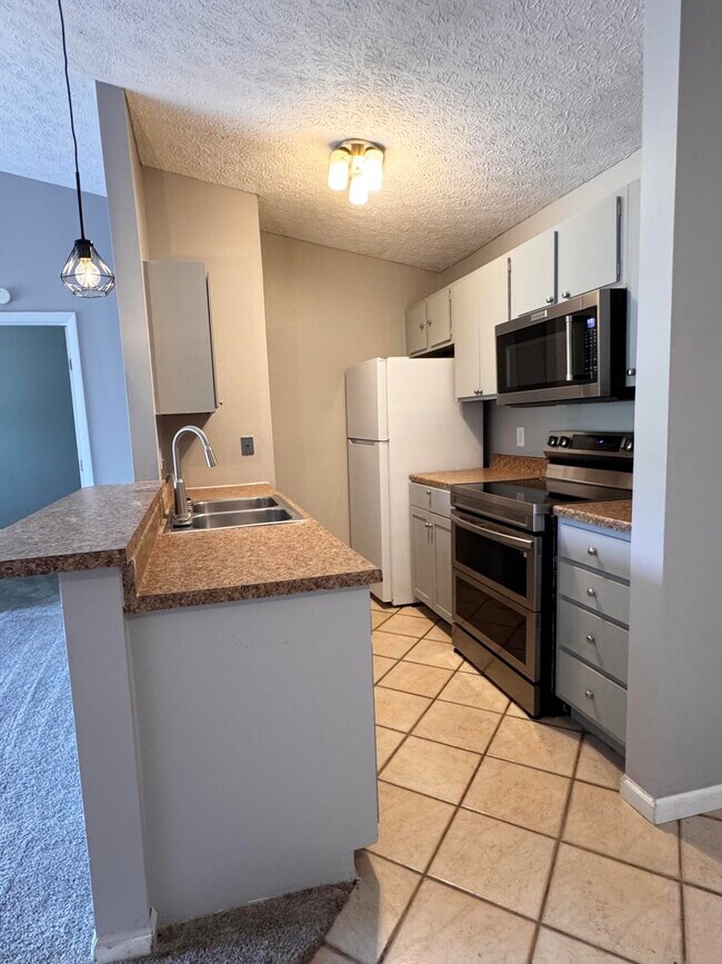 Foto del edificio - 38 Woodland Hills Dr