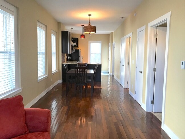 Foto del edificio - Available Now - 2Bedroom/1Bathroom in RiNo!