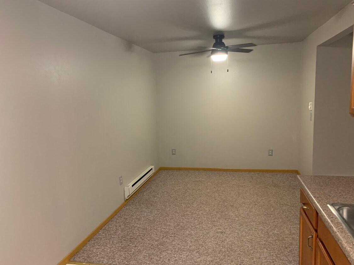 Building Photo - Iowa Ave