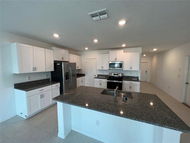 Foto del edificio - Stunning 5 Bed/2.5 Bath Home in Wesley Chapel with 2869 sq ft - Must See!