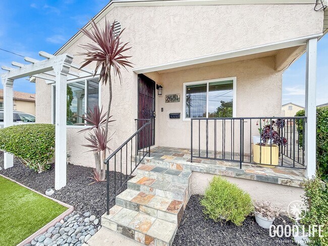 Foto del edificio - Inviting 3BD/2BA South Park Home with Turf Yards, Hardwood Floors & A/C
