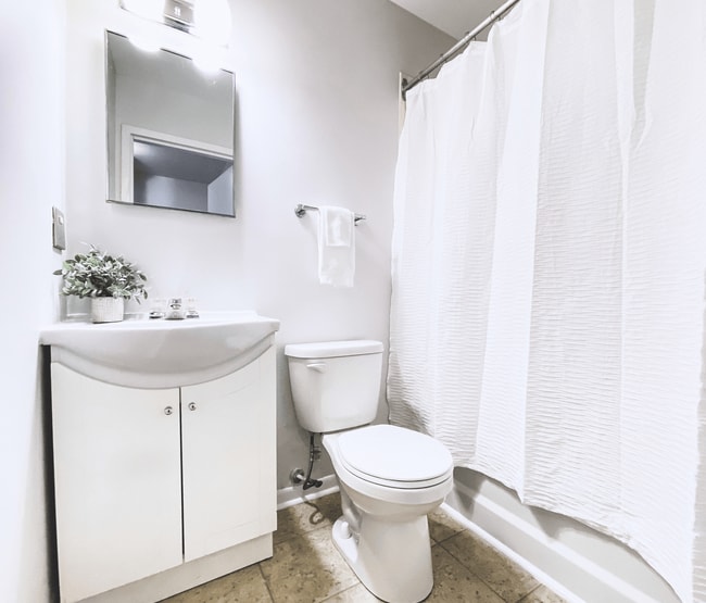 Building Photo - Mount Pleasant Manor