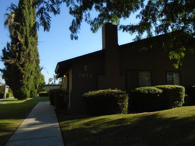 Building Photo - LAURELGLEN BLVD N. 7812 A - D