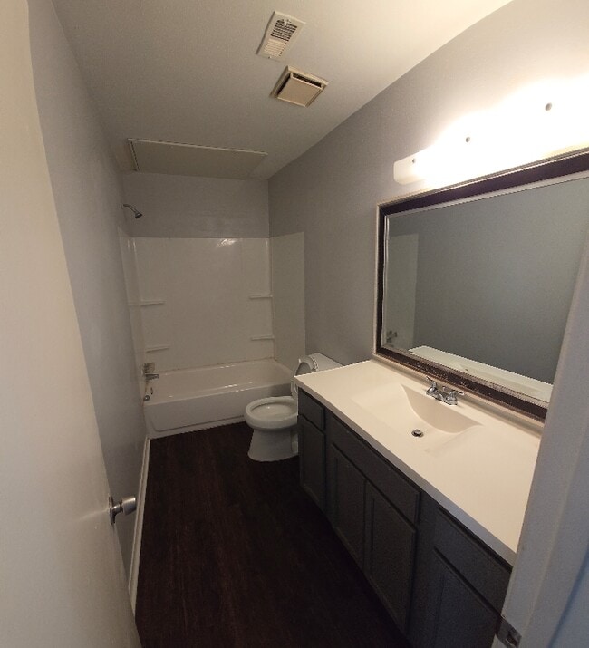 Building Photo - 406 Manuel Dr