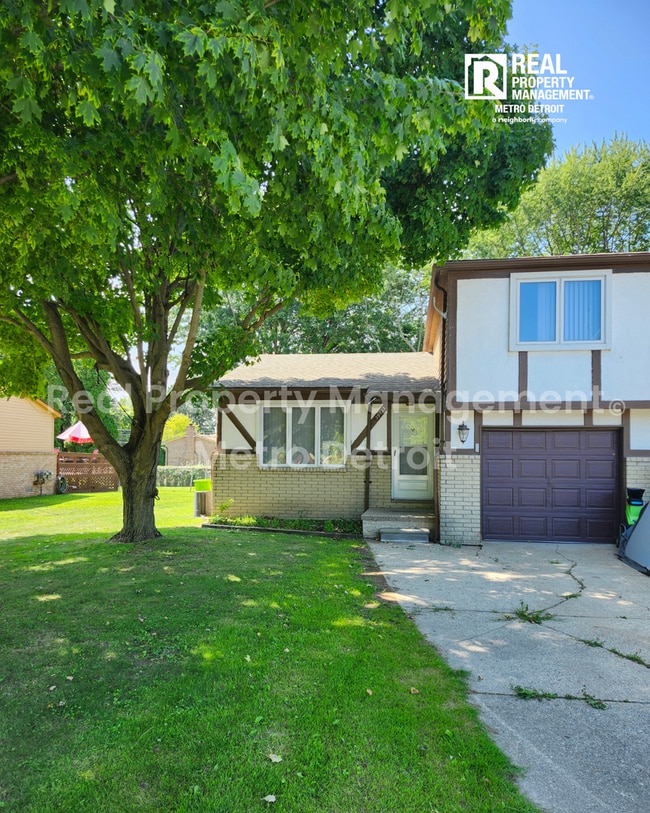Building Photo - 39443 Jefferson Ave
