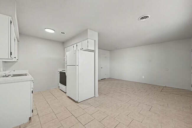 Building Photo - 1241-1247-1247 W Sunset Dr