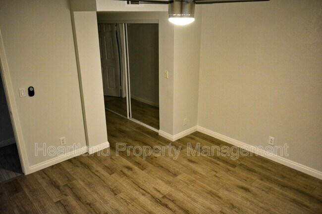 Foto del edificio - 240 W Lincoln Ave