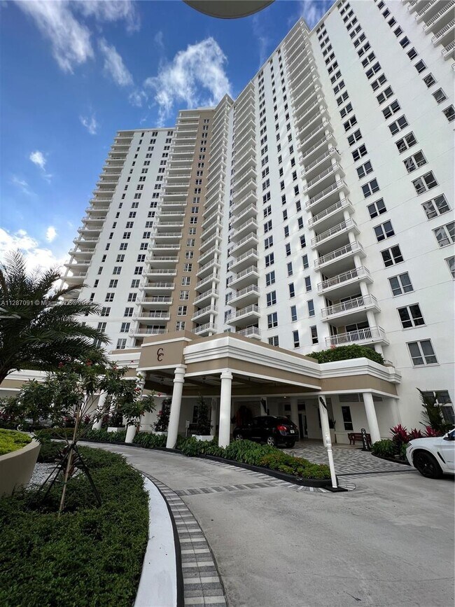 Foto del edificio - 701 Brickell Key Blvd