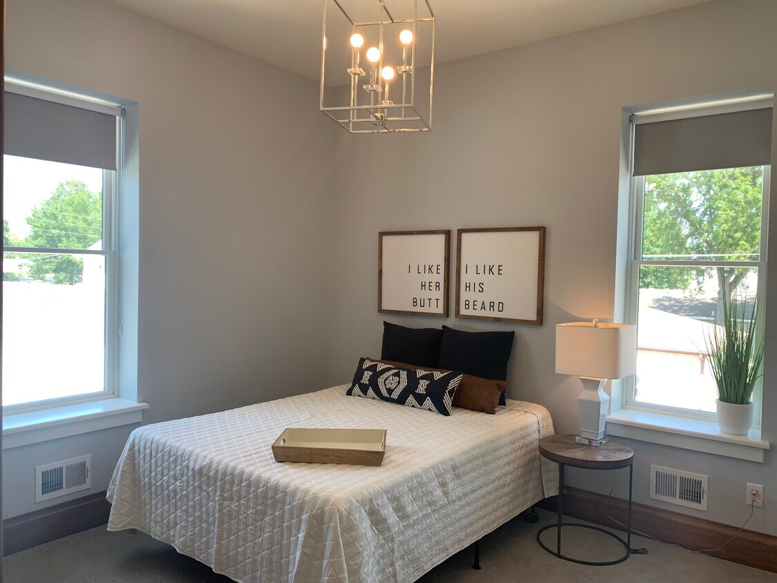 Master Bedroom - 218 Central Ave NE